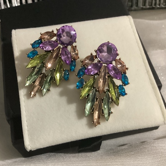 - 💗Beautiful GoldTone Colorful Floral Crystal Earrings - Picture 11 of 17